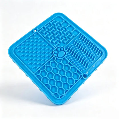 Tappetino blu visto d’angolo, con le ventose sul bordo